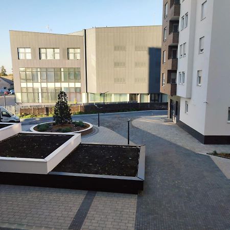 Center Firefly Gardens Apartment Novi Sad Bagian luar foto