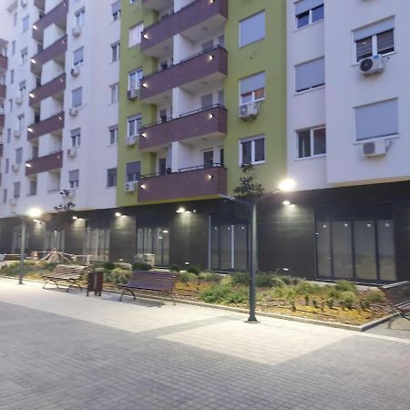 Center Firefly Gardens Apartment Novi Sad Bagian luar foto