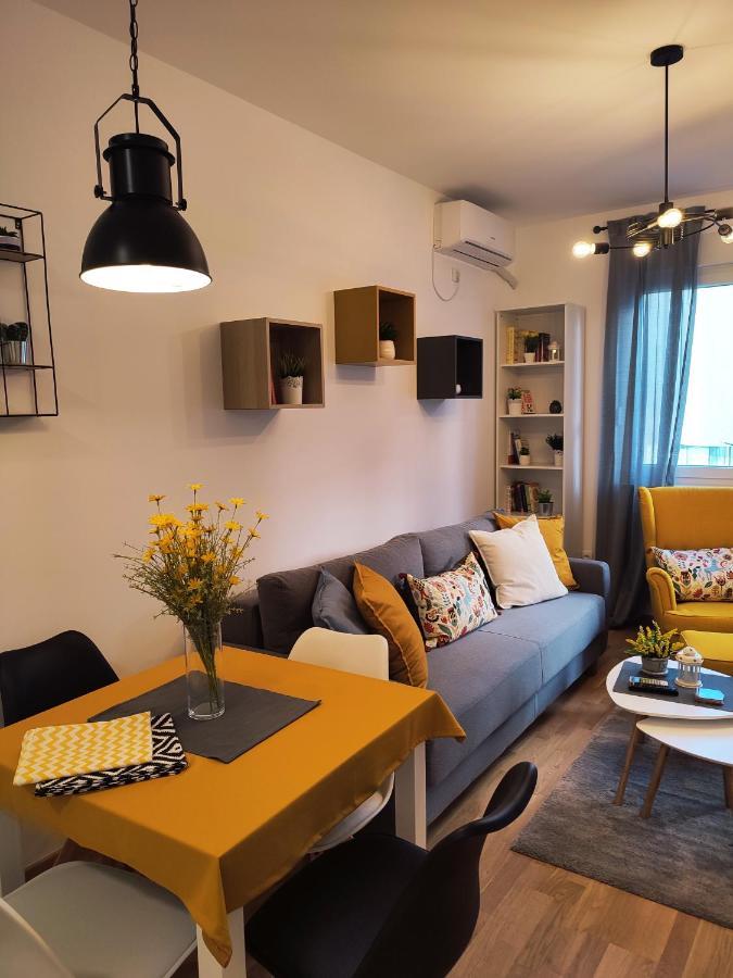 Center Firefly Gardens Apartment Novi Sad Bagian luar foto