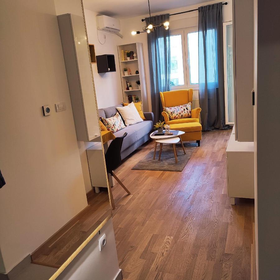 Center Firefly Gardens Apartment Novi Sad Bagian luar foto