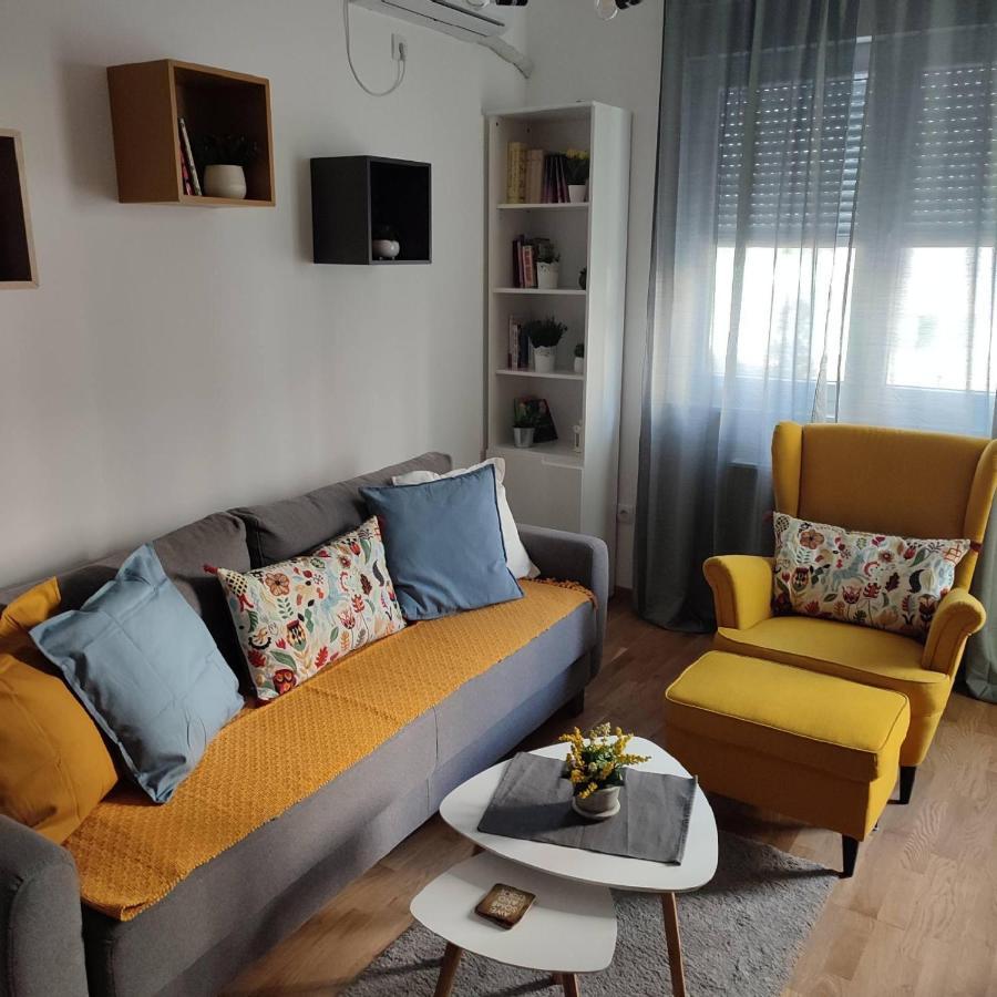 Center Firefly Gardens Apartment Novi Sad Bagian luar foto