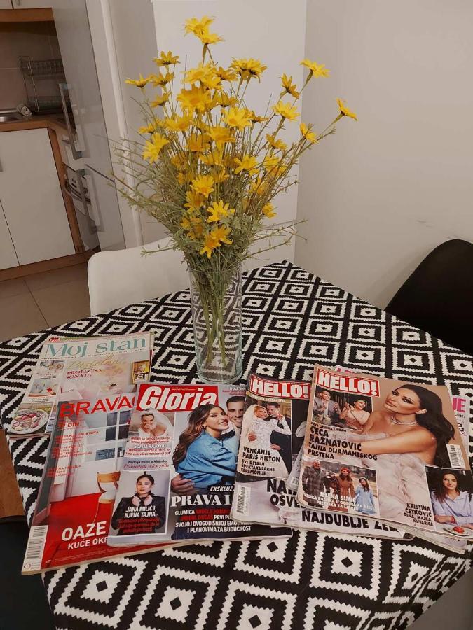 Center Firefly Gardens Apartment Novi Sad Bagian luar foto
