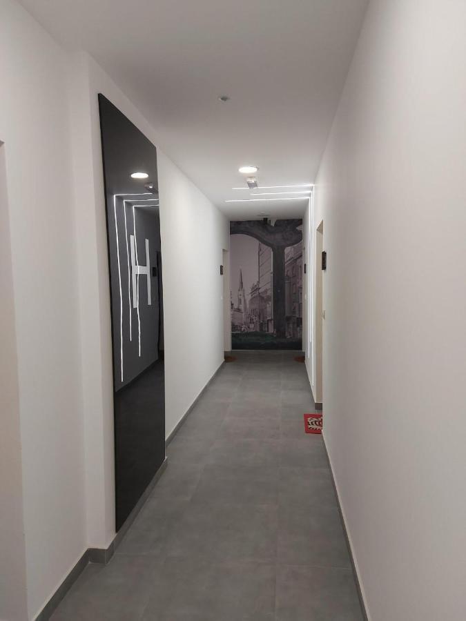 Center Firefly Gardens Apartment Novi Sad Bagian luar foto