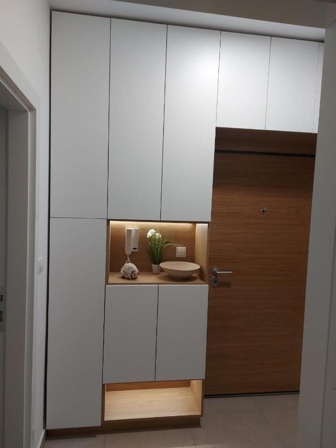 Center Firefly Gardens Apartment Novi Sad Bagian luar foto